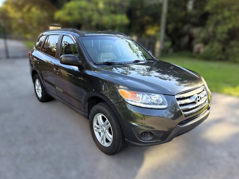 Used 2012 Hyundai Santa Fe GLS image 3