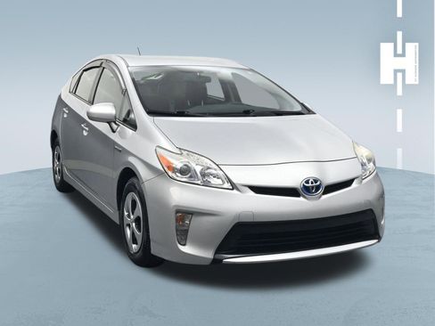 Used 2015 Toyota Prius Two FWD image 2