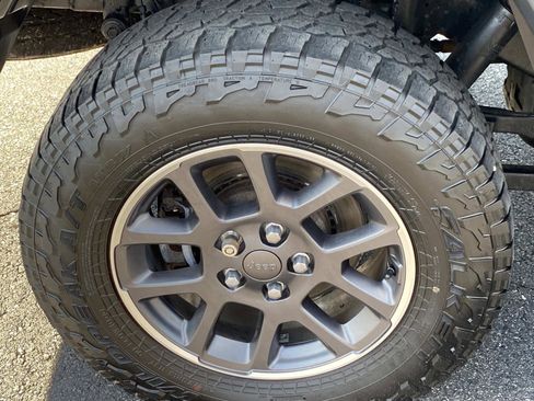 Used 2020 Jeep Gladiator Overland w/ Popular Equipment Package image 24