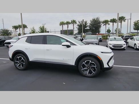 New 2026 Chevrolet Equinox EV LT image 23