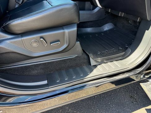Used 2017 Ford F150 Lariat w/ Equipment Group 502A Luxury AWD/4WD image 29