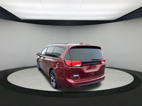 Used 2020 Chrysler Pacifica Touring-L w/ Advanced Safetytec Group image 6
