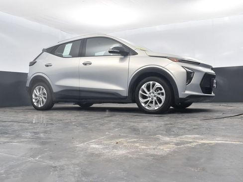 Used 2023 Chevrolet Bolt EUV LT image 39