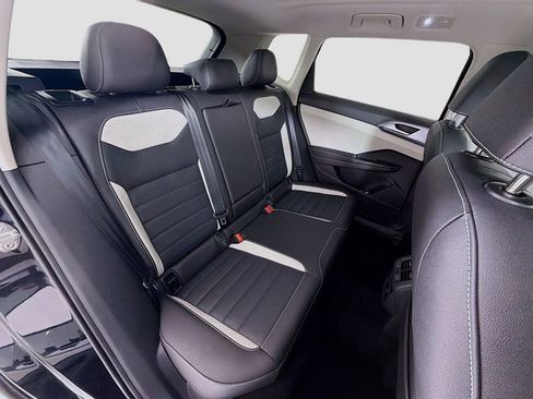 Used 2025 Volkswagen Taos SEL image 29