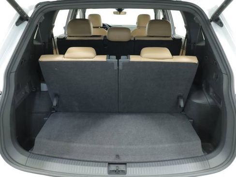 Used 2024 Volkswagen Tiguan SE image 35