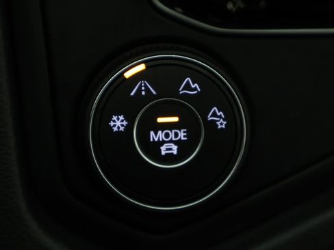 Used 2022 Volkswagen Taos SE w/ Driver Assistance Package image 49