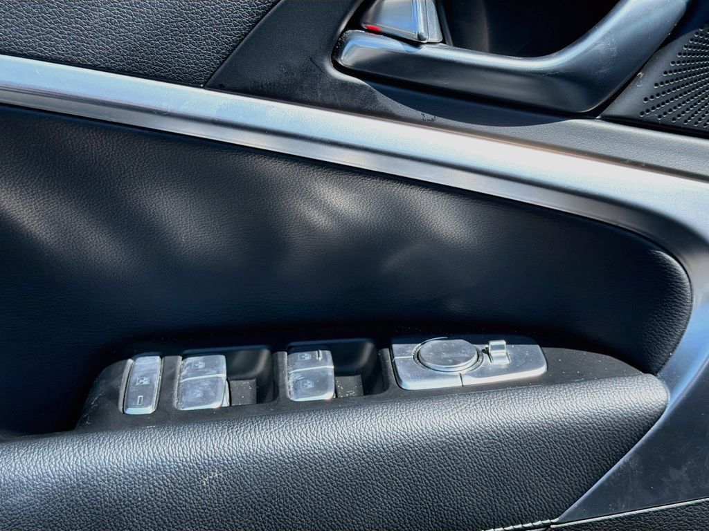 Used 2026 Genesis G70 2.5T RWD image 18