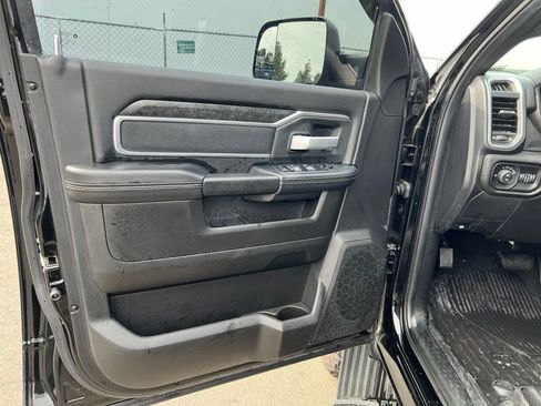 Used 2019 RAM 2500 Big Horn w/ Black Appearance Package AWD/4WD image 9