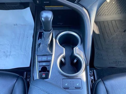 Used 2021 Toyota Camry XLE w/ Cold Weather Package image 40