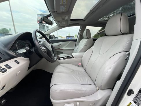 Used 2010 Toyota Venza AWD image 9