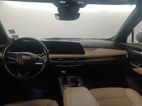 Used 2025 Cadillac XT4 Premium Luxury w/ Technology Package FWD image 12
