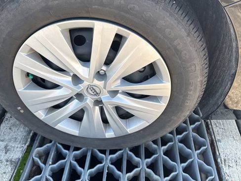 Used 2025 Nissan Sentra S image 5