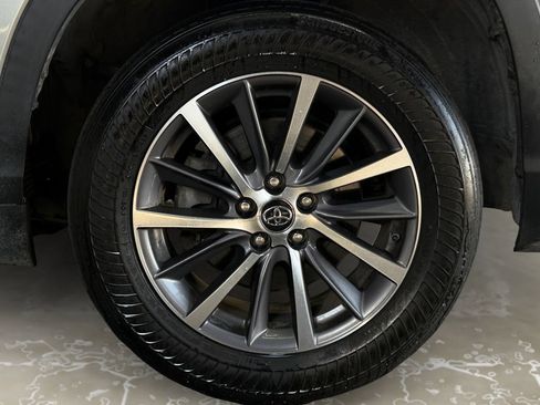 Used 2019 Toyota Highlander XLE FWD image 14