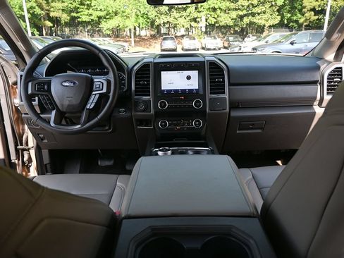 Used 2020 Ford Expedition XLT AWD/4WD image 16