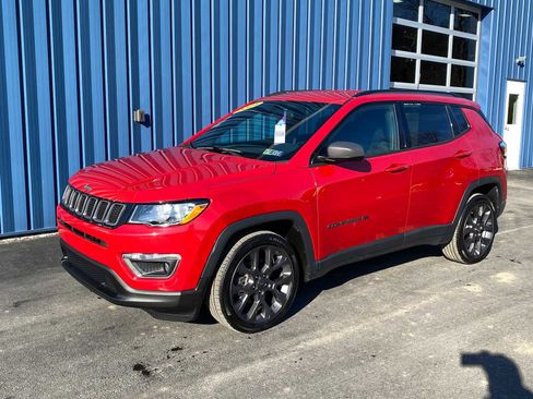 Used 2021 Jeep Compass Latitude image 2