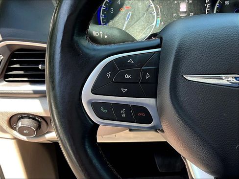 Used 2017 Chrysler Pacifica Touring-L Plus w/ Advanced Safetytec Group FWD image 11