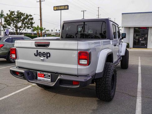 Used 2024 Jeep Gladiator Sport image 16