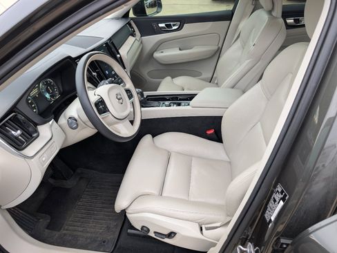 Used 2018 Volvo XC60 T5 Inscription w/ Convenience Package image 11