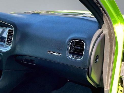 Used 2019 Dodge Charger SXT w/ Leather Interior Group image 17