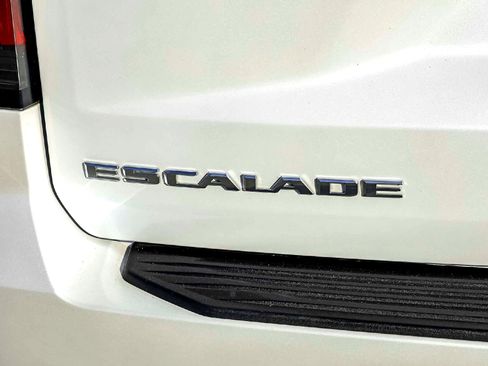 Used 2024 Cadillac Escalade Premium Luxury image 7