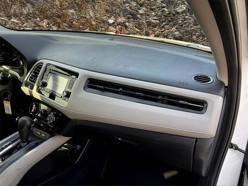 Used 2022 Honda HR-V LX image 11