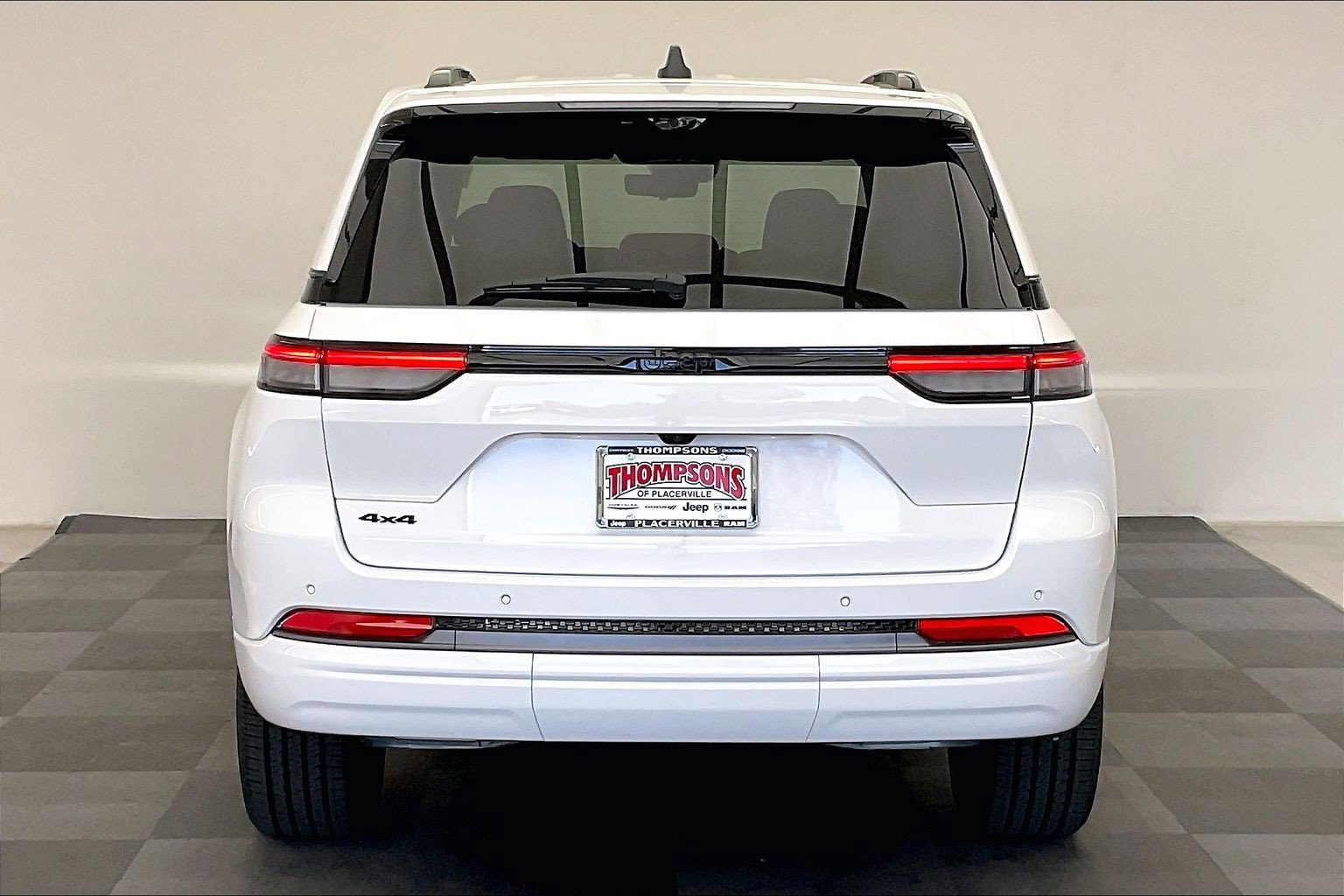 New 2027 Jeep Grand Cherokee Limited AWD/4WD image 3