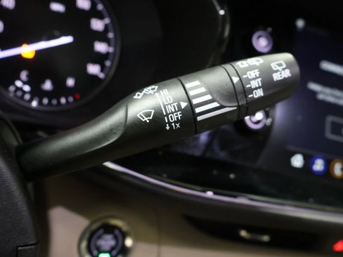 Used 2023 Buick Envision Avenir image 38