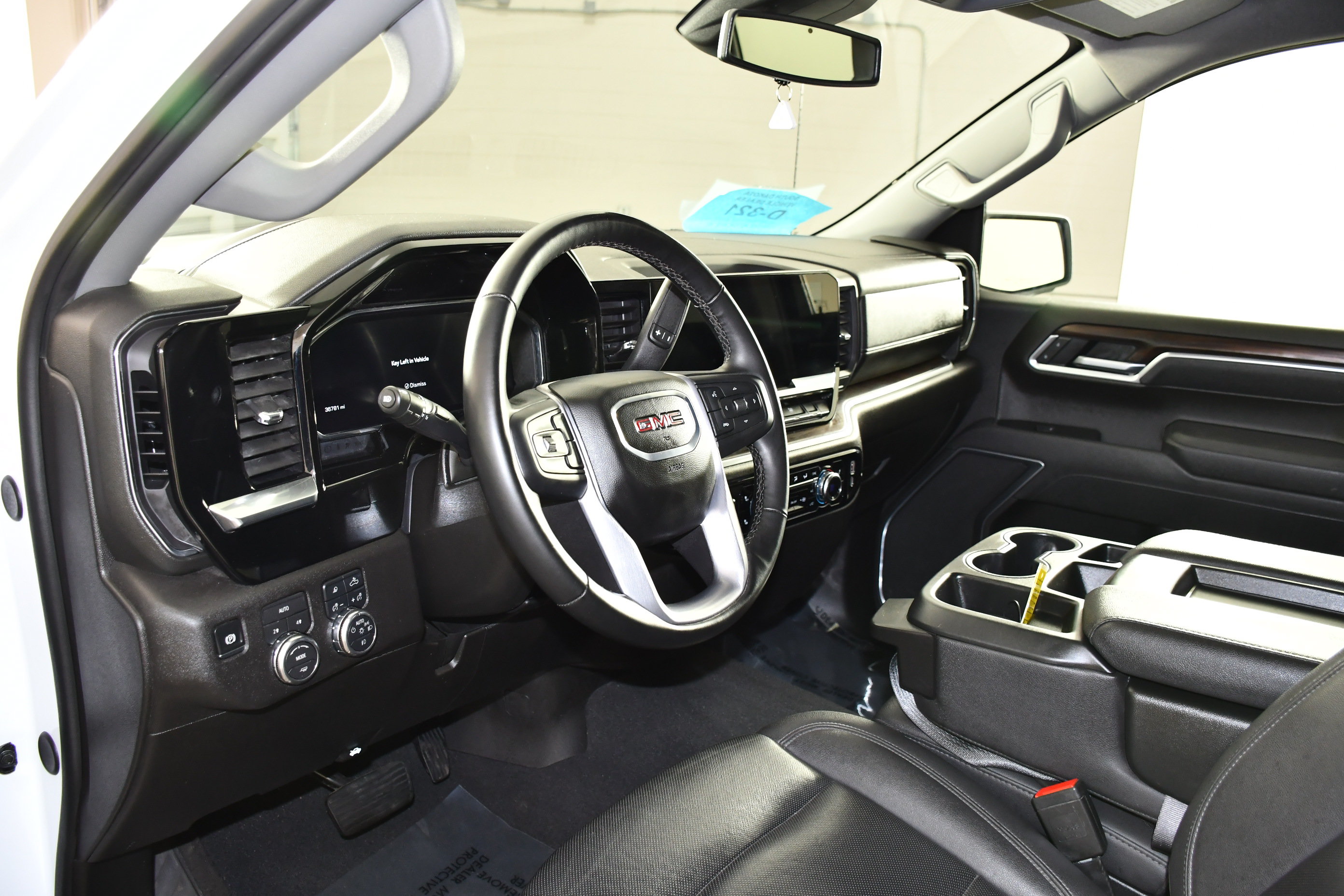 Used 2026 GMC Sierra 1500 SLT AWD/4WD image 2