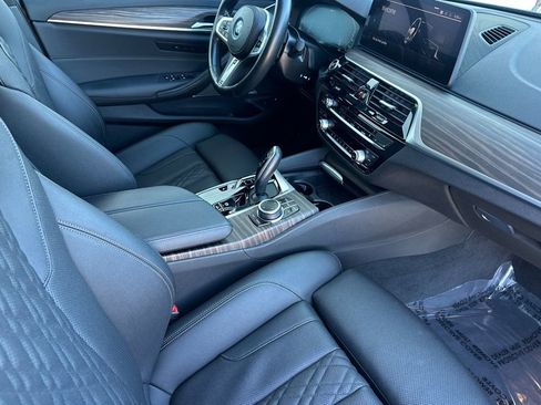 Used 2022 BMW 530e xDrive w/ Premium Package image 15