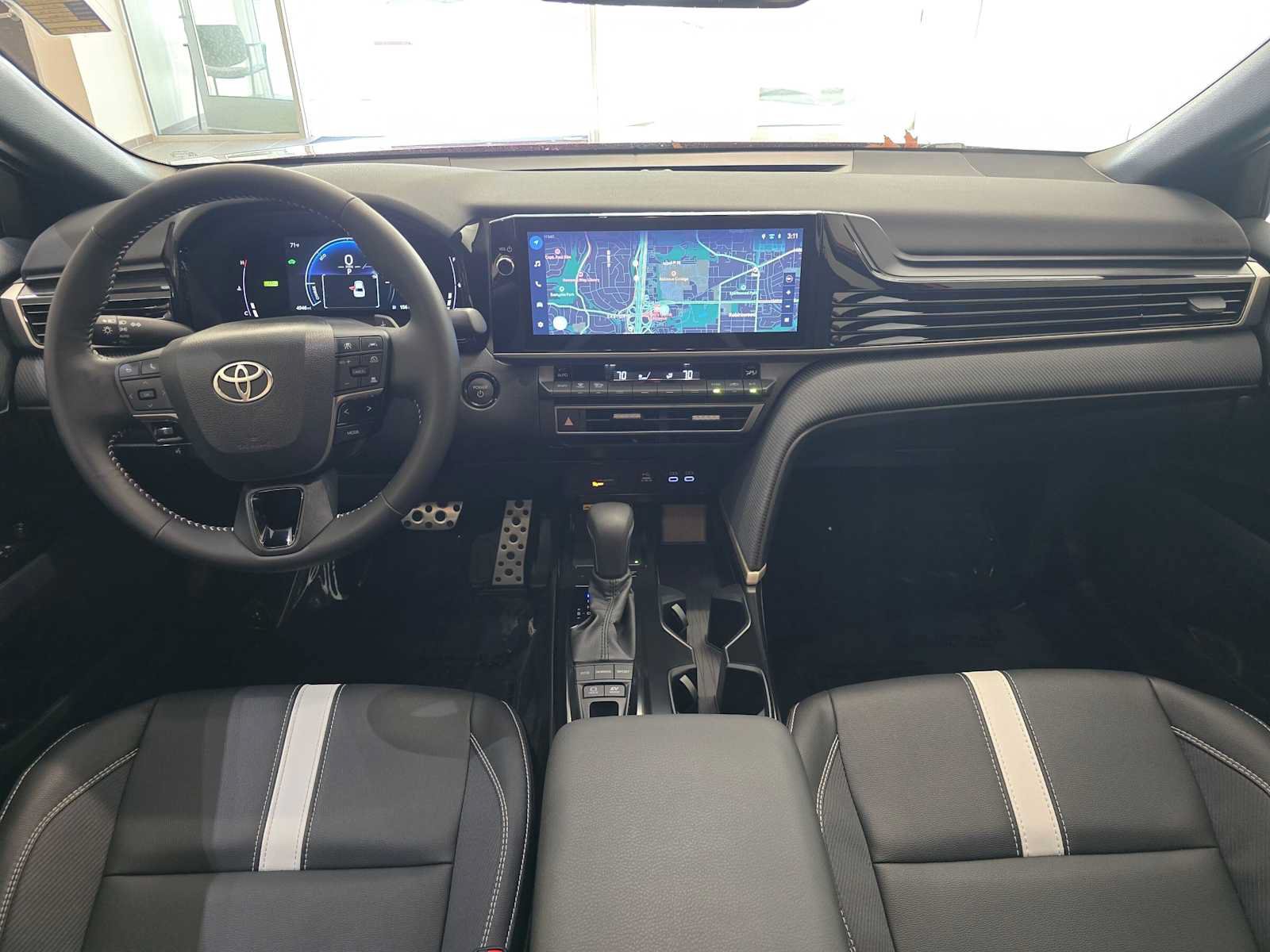 Used 2026 Toyota Camry Hybrid AWD/4WD image 9