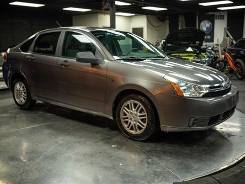 Used 2011 Ford Focus SE image 5