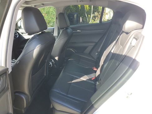 Used 2019 Alfa Romeo Stelvio AWD image 12