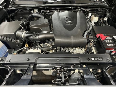 Used 2017 Toyota Tacoma TRD Sport image 41