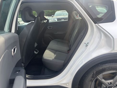 Used 2025 Kia K4 LXS image 25