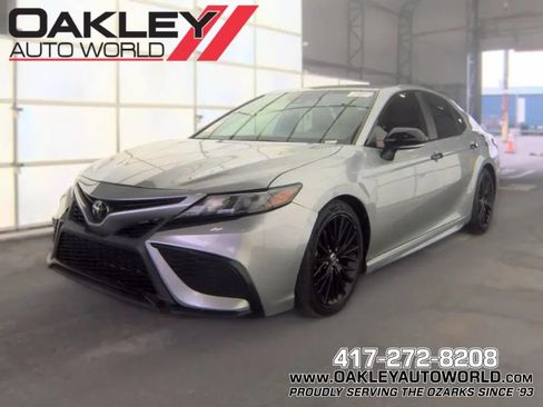 Used 2022 Toyota Camry SE w/ Convenience Package FWD image 1