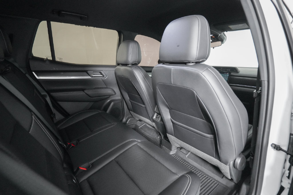 Used 2026 GMC Terrain Elevation w/ Elevation Premium Package FWD image 19