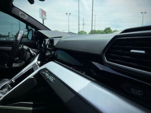 Used 2022 Lamborghini Urus image 44