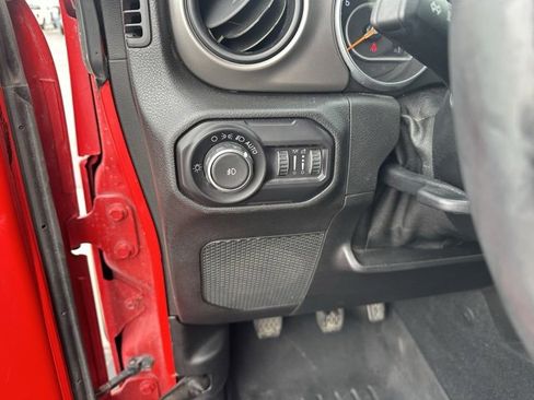 Used 2018 Jeep Wrangler Unlimited Sport S image 4