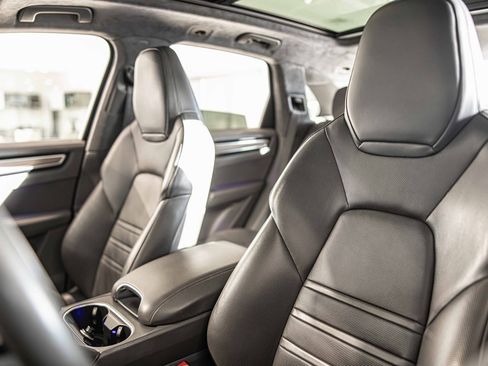 Used 2021 Porsche Cayenne GTS image 19
