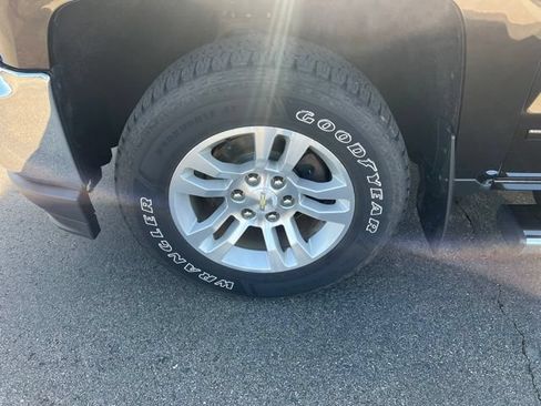 Used 2018 Chevrolet Silverado 1500 LT w/ All Star Edition AWD/4WD image 9