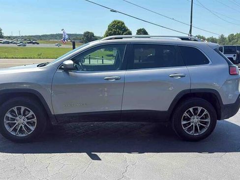 Used 2021 Jeep Cherokee Latitude Plus w/ Mopar Interior Package AWD/4WD image 6