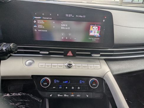 Certified 2024 Hyundai Elantra Limited FWD image 16