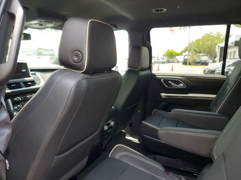 Used 2024 GMC Yukon XL SLT w/ SLT Luxury Package RWD image 9