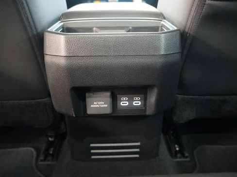 Used 2025 Toyota Tacoma Limited AWD/4WD image 28