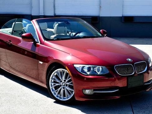 Used 2011 BMW 335i Convertible image 1