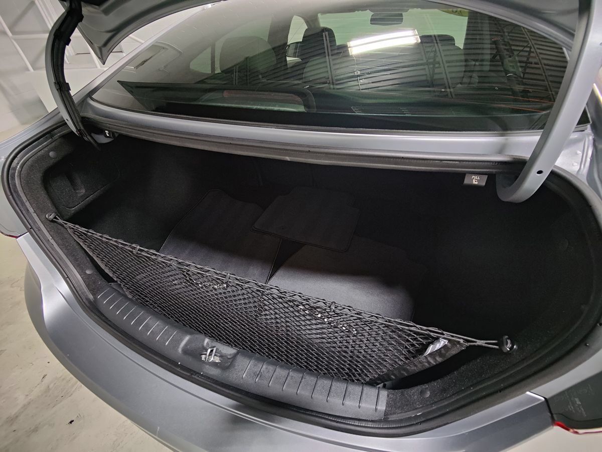 Used 2017 Hyundai Elantra Limited w/ Limited Tech Package 04 FWD image 9