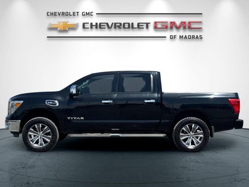 Used 2017 Nissan Titan SL AWD/4WD image 6