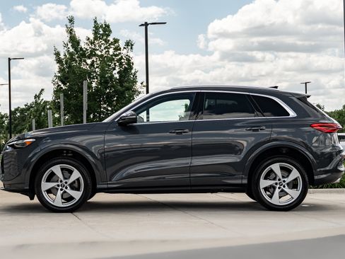 Certified 2025 Audi Q5 Premium w/ Premium Plus AWD/4WD image 6