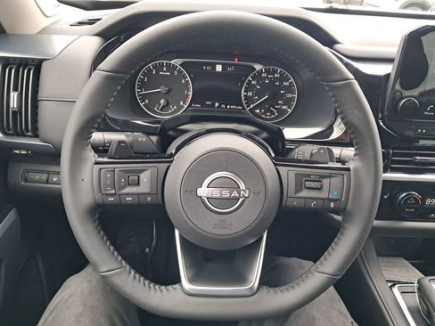 New 2025 Nissan Pathfinder SL w/ SL Premium Package image 15