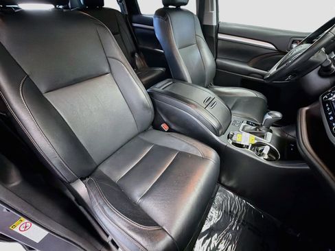 Used 2018 Toyota Highlander XLE FWD image 15